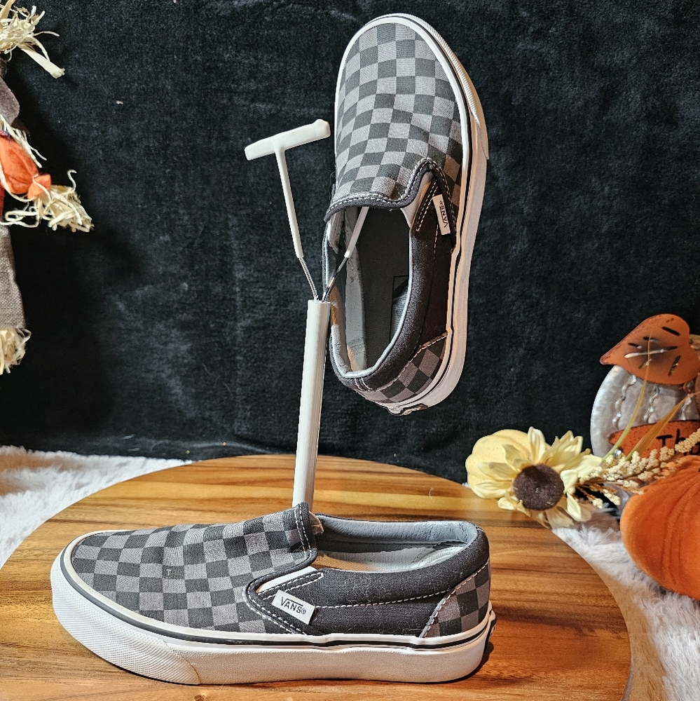 VANS BOYS SIZE 4.5 BLACK AND GREY CHECKERED SLIP ON SKATE SHOES.